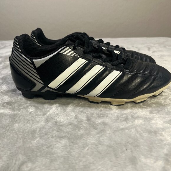 Adidas Puntero Vlll TRX FG Soccer Cleats Kids 4 Black White G65135 Football Boot - Picture 1 of 9
